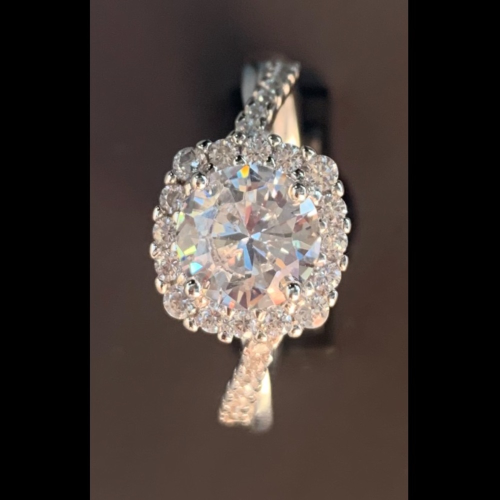 ‼️SALE‼️ GORGEOUS RING, Size 8 LAST ONE